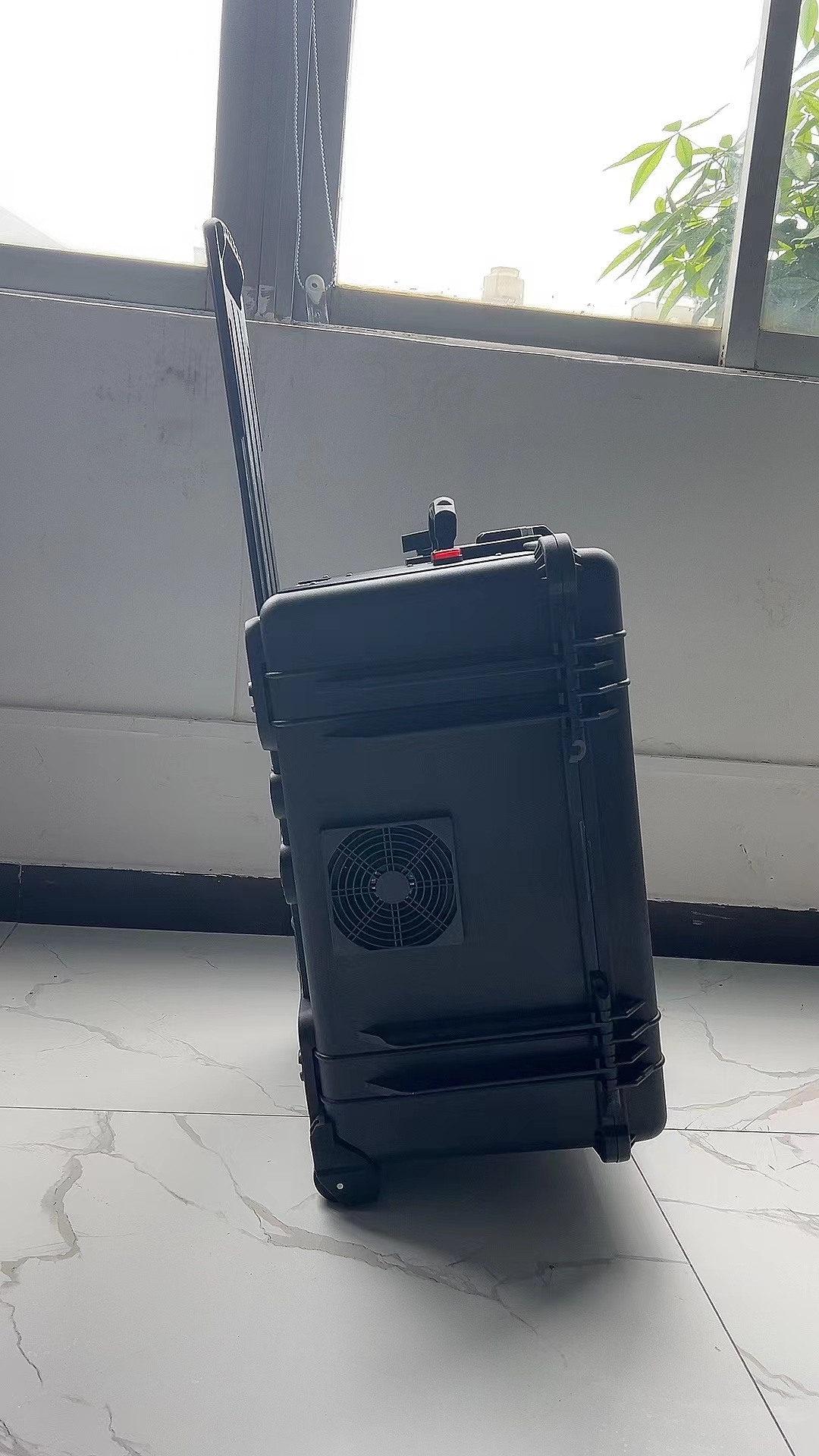 磐石手拉箱型移动通信干扰器